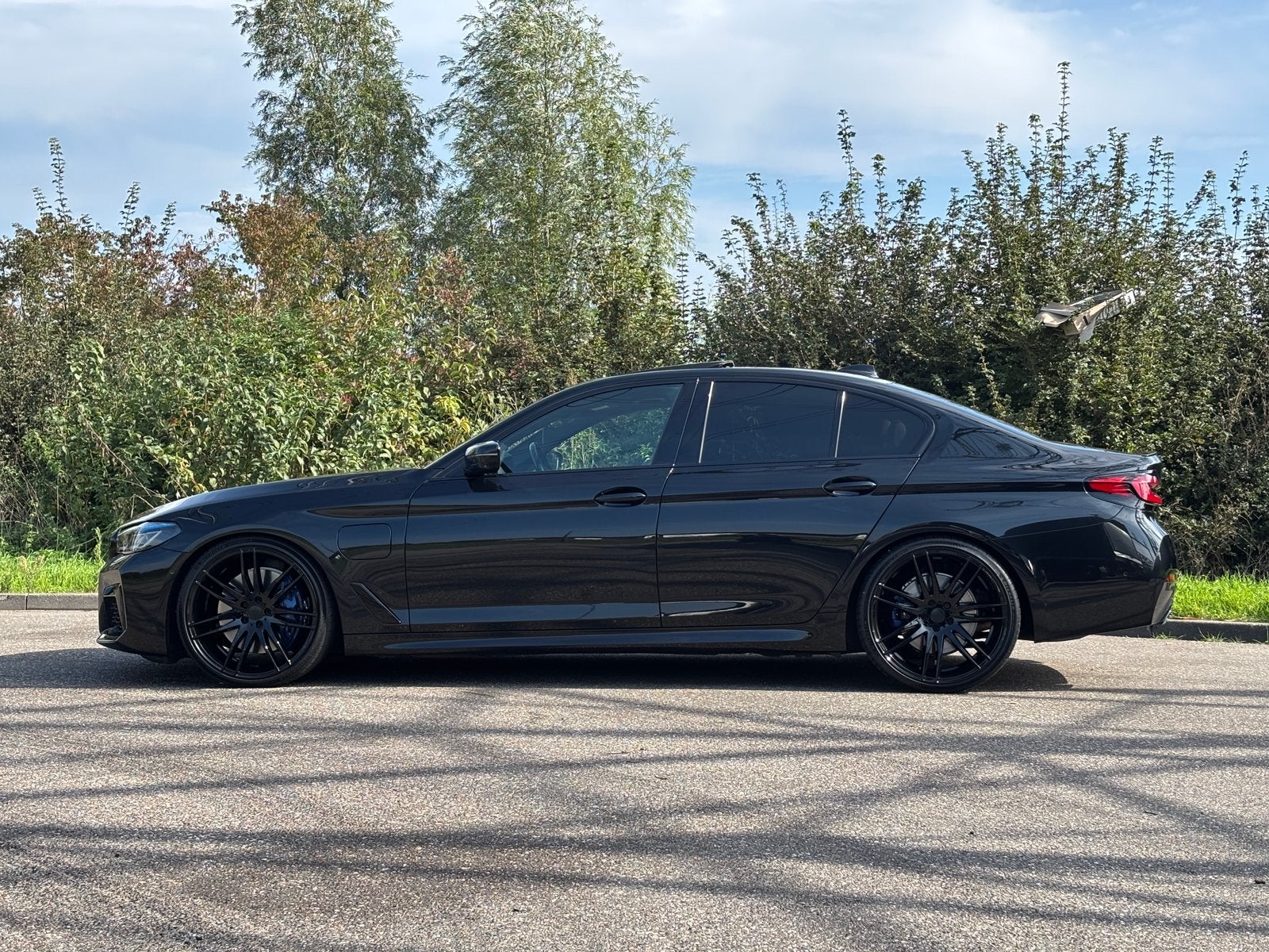 BMW 5-Serie 545e 394pk Xdrive Aut 2021 Zwart, Auto's, Automaat, 2000 kg, Bruin, Vierwielaandrijving