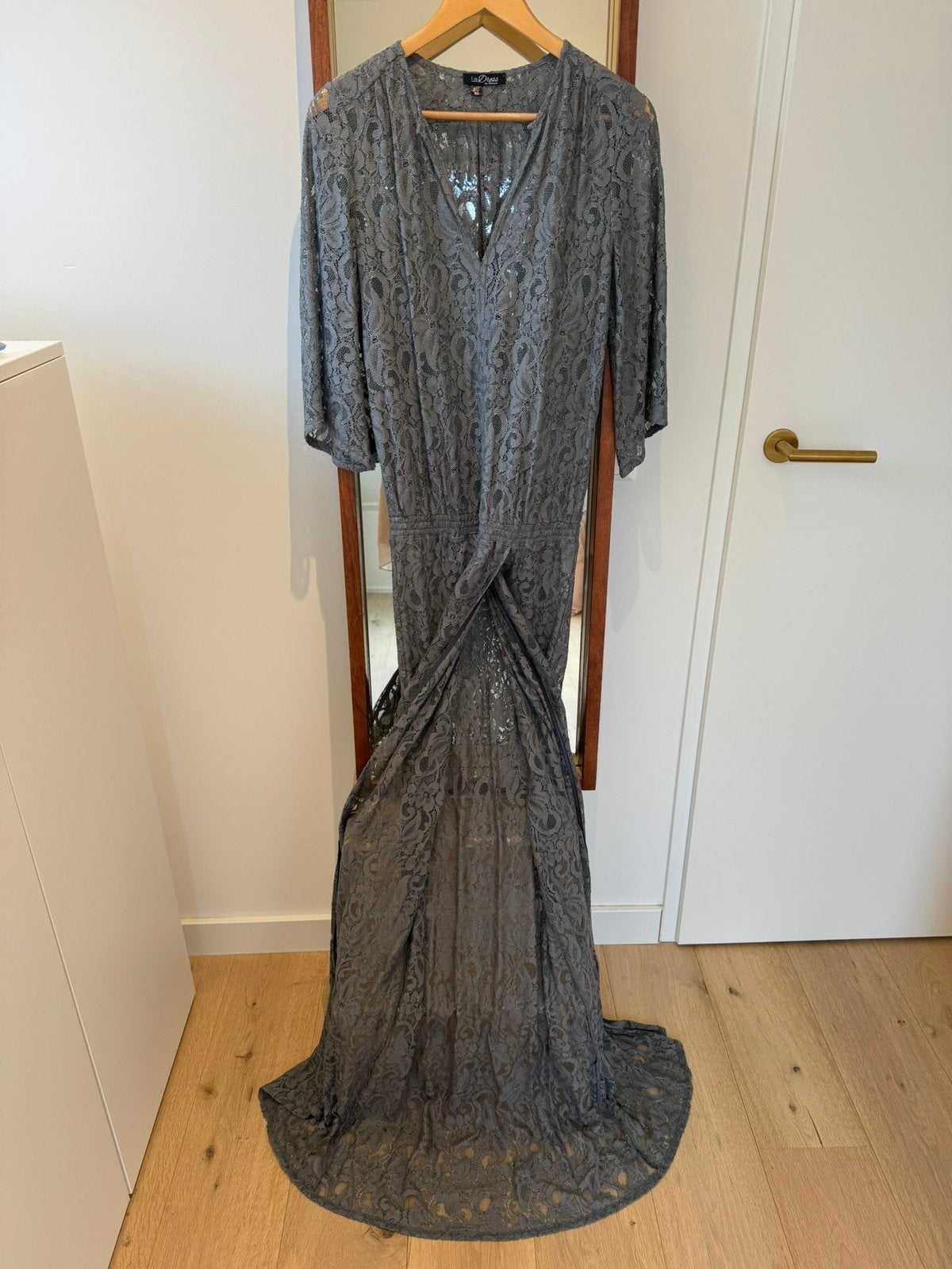 LaDress lange kanten groene jurk nieuw XS, Kleding | Dames, Nieuw, Ophalen of Verzenden, Maat 34 (XS) of kleiner, Onder de knie