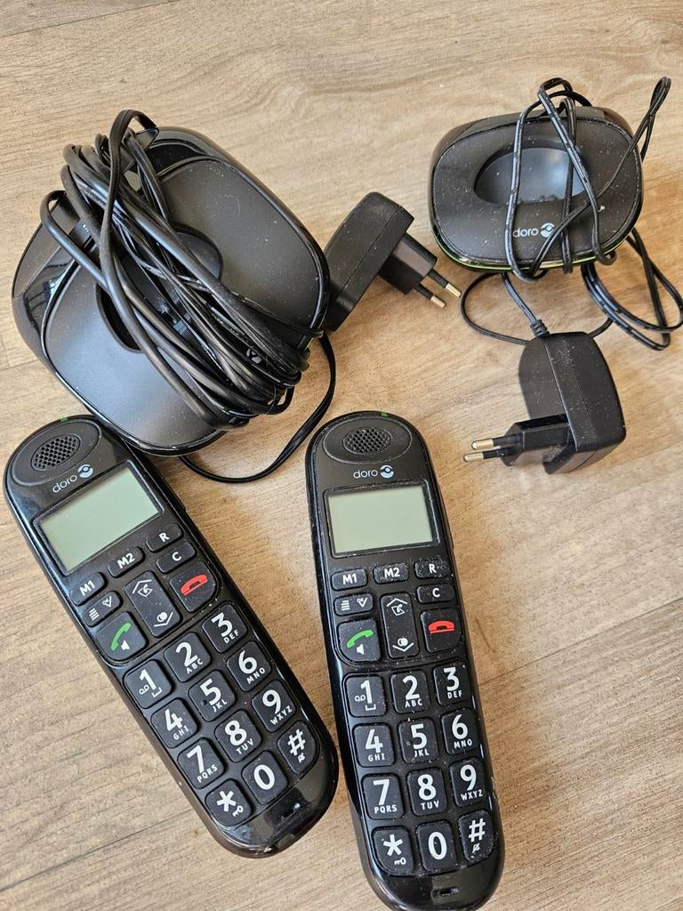 Doro seniorentelefoons (2 stuks) met grote knoppen, Ophalen of Verzenden, Gebruikt, 2 handsets