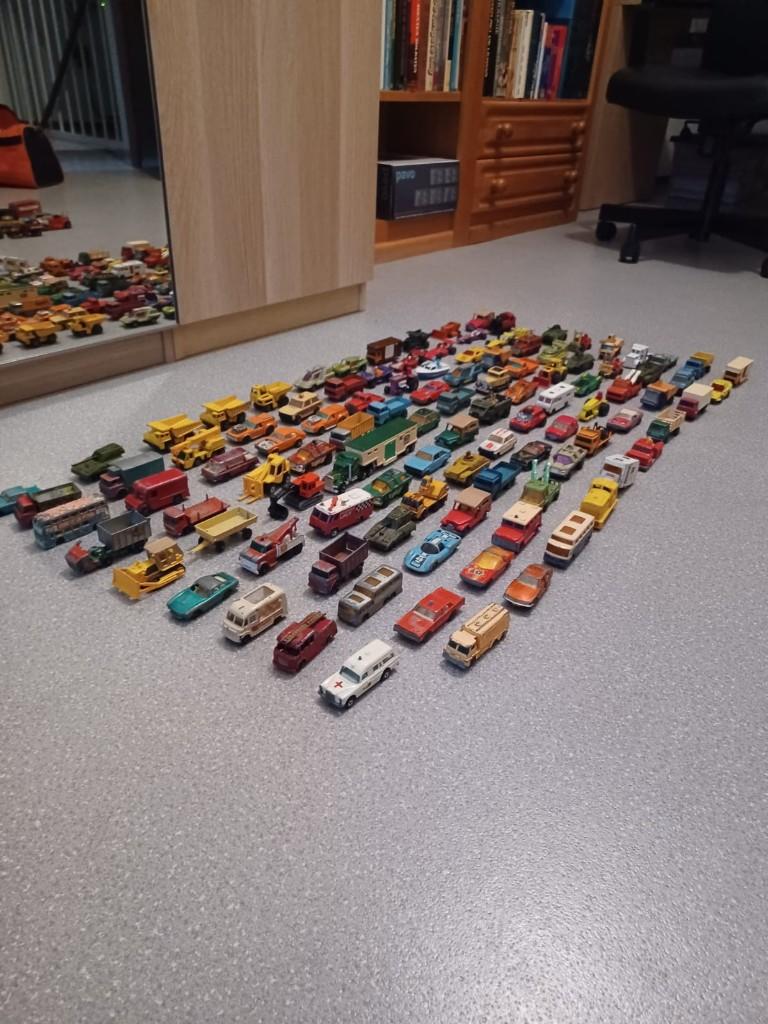 Ca. 200 Dinky Toys Gorgi Toys en Matchbox auto verzameling, Gebruikt, Auto, 1:32 tot 1:50, Ophalen