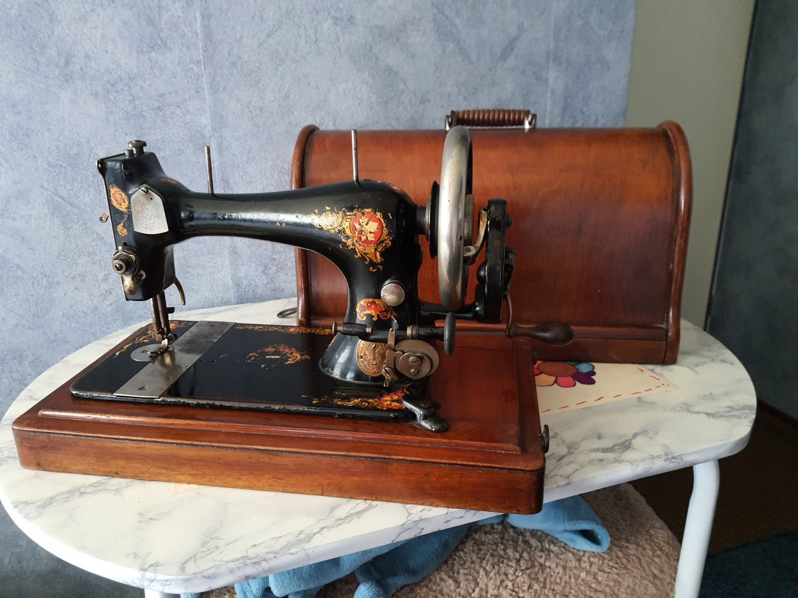 antieke naaimachine, Ophalen