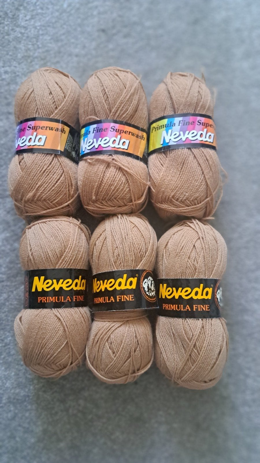 Neveda Primula Fine Bruin Wol - 6 Bollen, Hobby en Vrije tijd, Breien en Haken, Ophalen of Verzenden, Nieuw, Breien of Haken, Wol of Garen