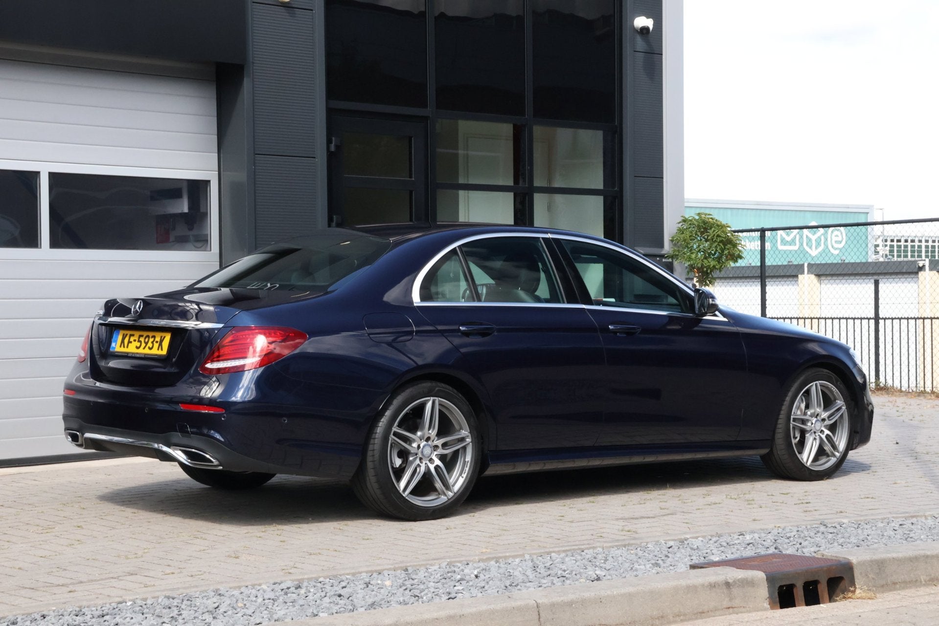 Mercedes-Benz E-klasse 220 d AMG | LED | CAMERA, Auto's, Achterwielaandrijving, Gebruikt, Euro 6, Blauw