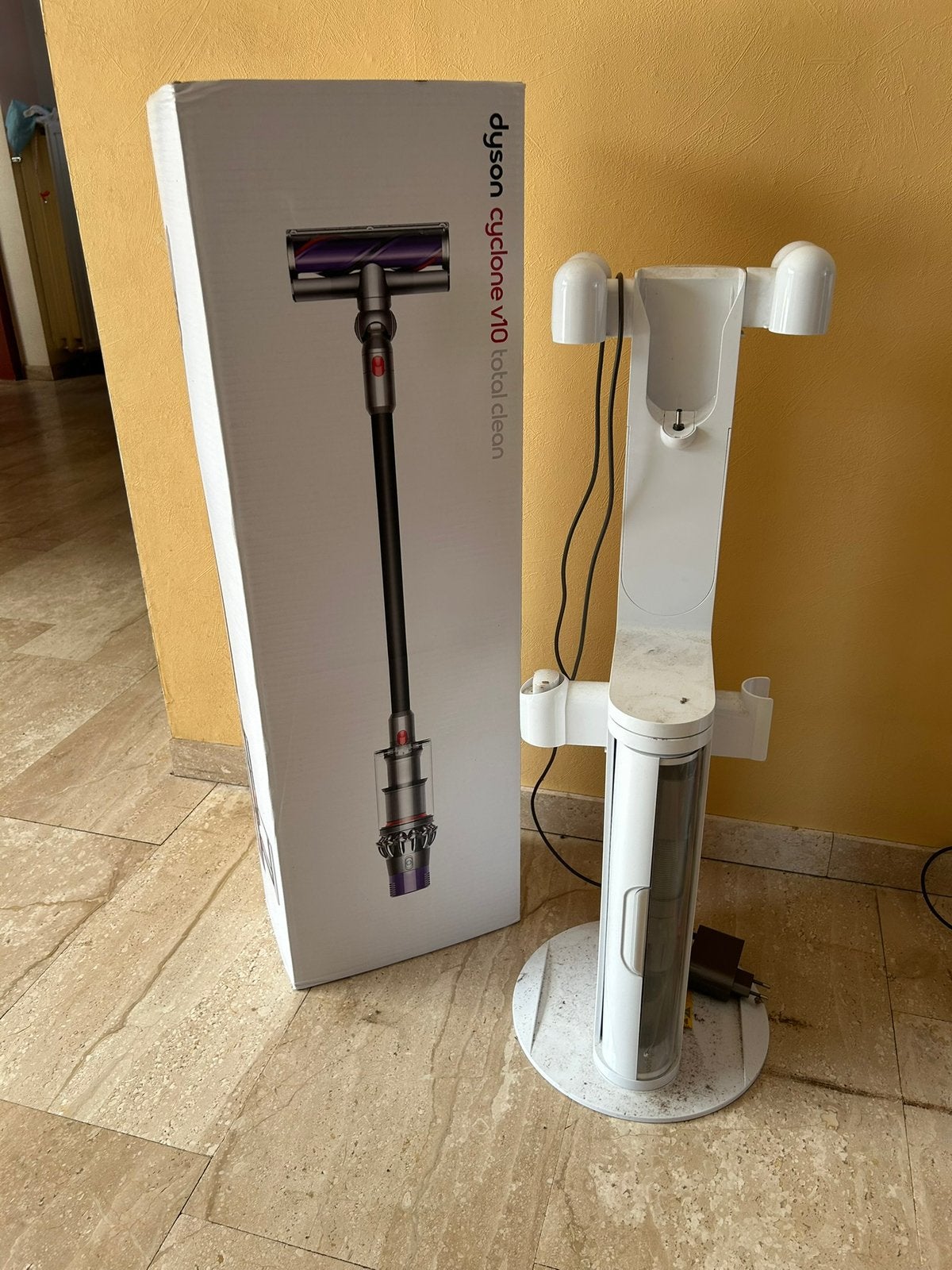 Dyson cyclone V10, Witgoed en Apparatuur, Ophalen, Zo goed als nieuw, Dyson, Reservoir
