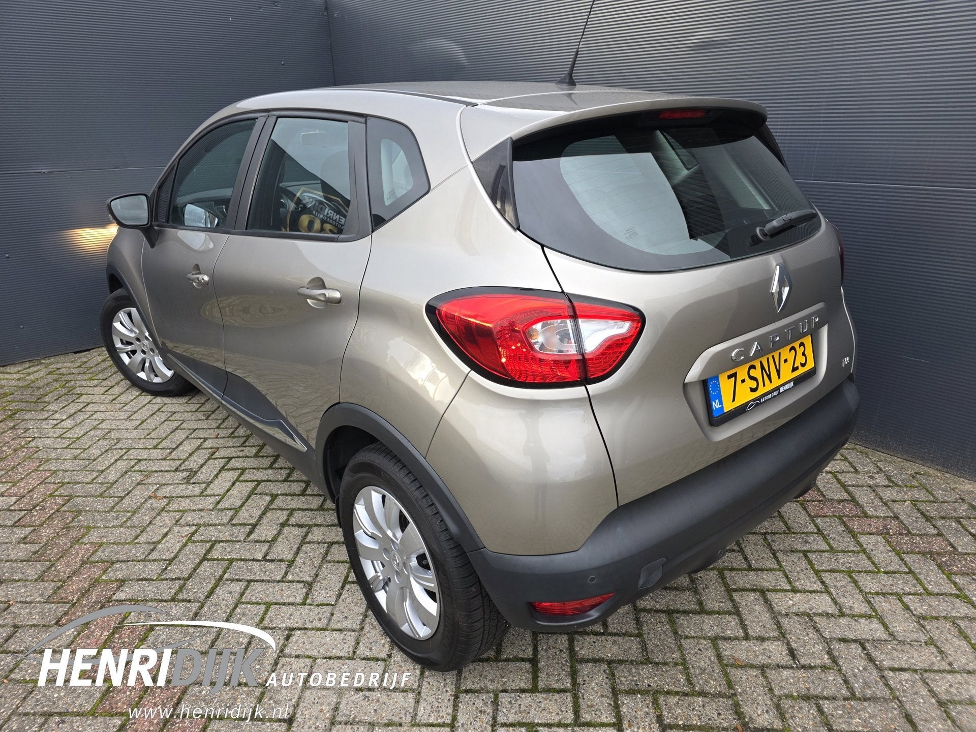 Renault Captur 0.9 TCe Expression AC / Cruise / Navi / PDC, Voorwielaandrijving, Stof, Gebruikt, Zwart