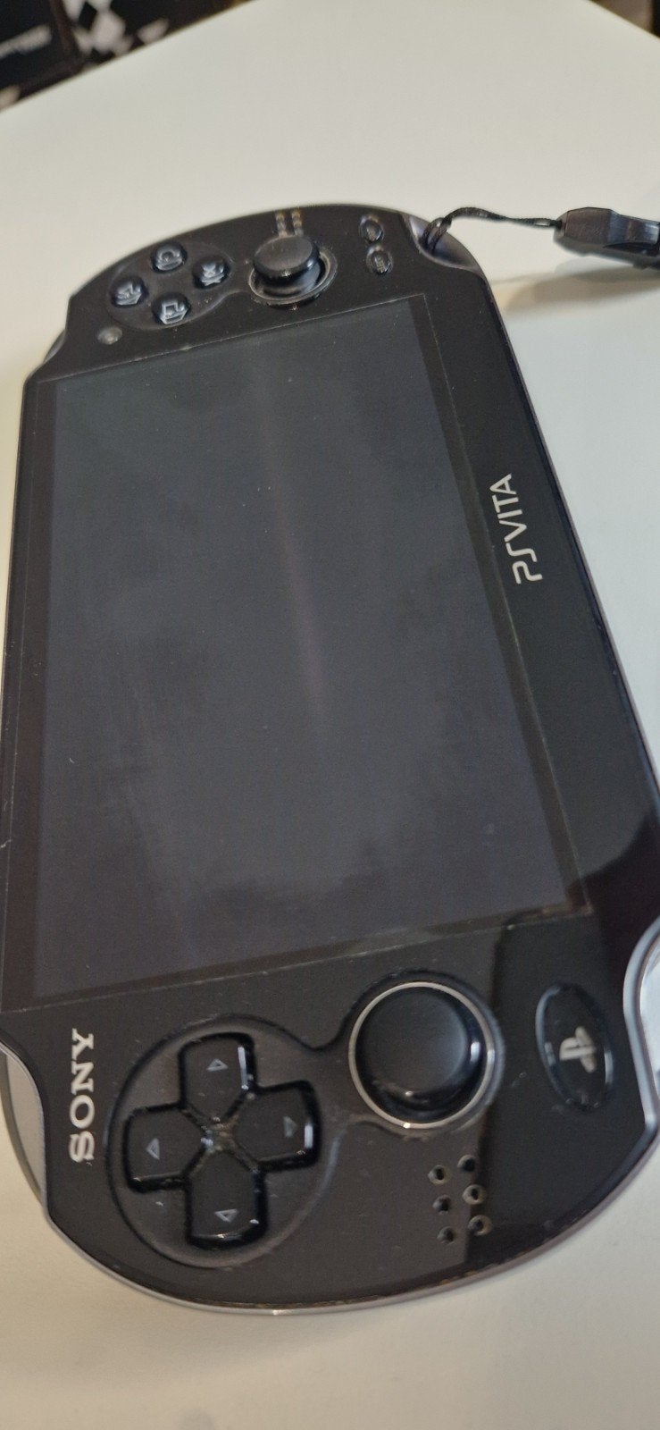 Sony PlayStation Vita PCH-1104 met 4 games en hoes, Ophalen of Verzenden, Gebruikt, Zwart, Met games