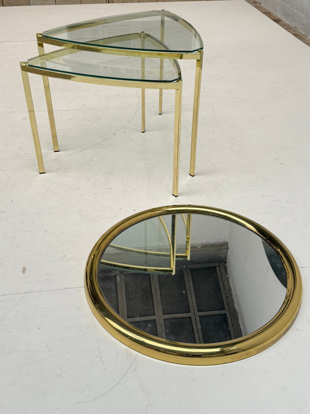 For the Gold Diggers…vintage brass nesting tables and mirror, Ophalen, Minder dan 55 cm, Gebruikt, Rond