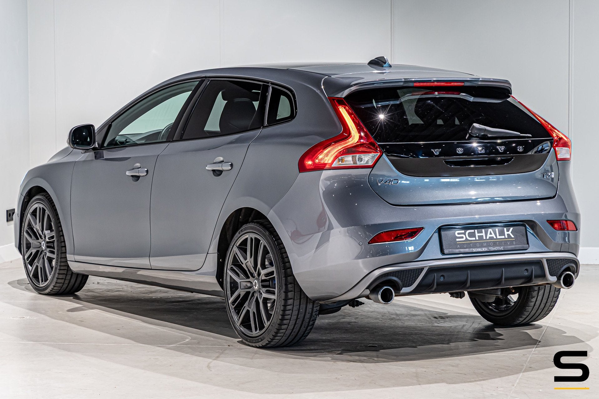 Volvo V40 1.5 T3 Polar+ Sport|R-Design|Cam|Pano|H&K|NAP|2e e, Auto's, Volvo, Dealer onderhouden, 4 cilinders, 700 kg, Origineel Nederlands