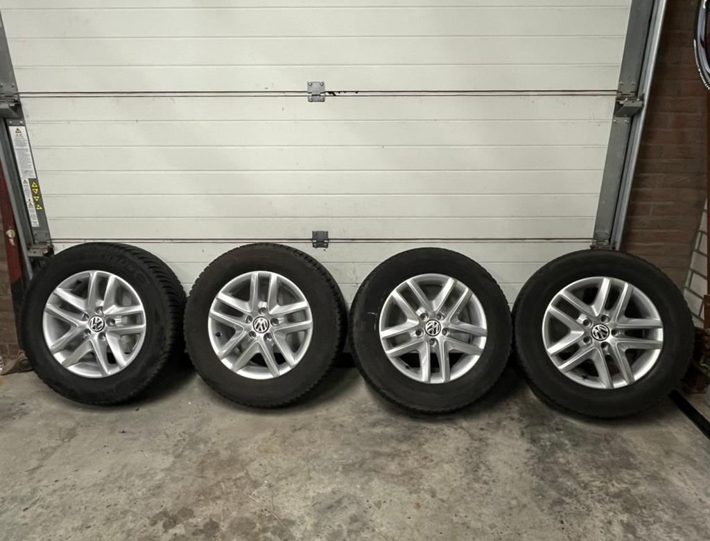 Winterbanden m/s plus velg 215 / 65 R 16 Michelin, Auto diversen, Ophalen, Zo goed als nieuw