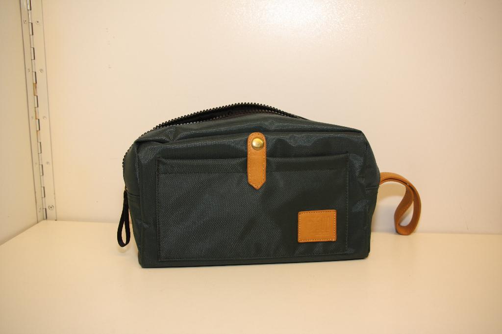 Oill tas / toilettas, Extracted under Copenhagen. Nieuw., Ophalen of Verzenden, Nieuw, Groen