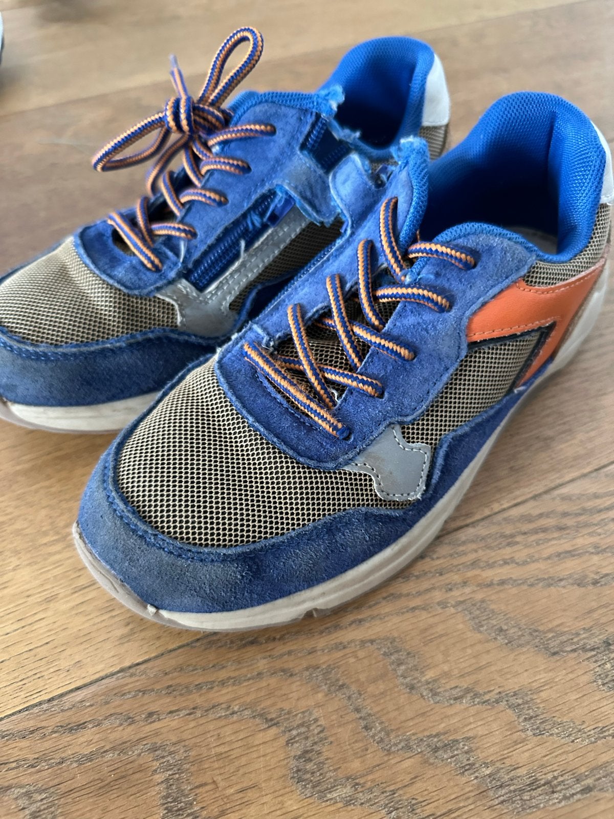 Blauwe en oranje sneakers voor jongens, maat 35, Ophalen of Verzenden, Gebruikt, Jongen, Schoenen