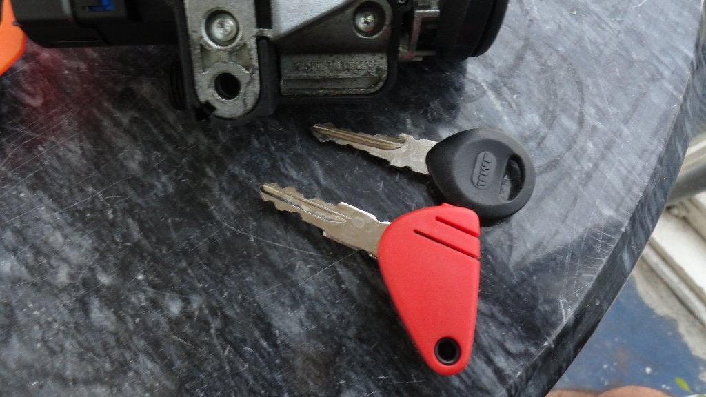 Piaggio Mp3 hpe contact slot incl houder sleutel antene, Verzenden, Gereviseerd
