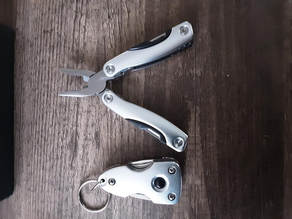 Multitool tang en sleutelhanger met licht, Caravans en Kamperen, Ophalen of Verzenden, Nieuw