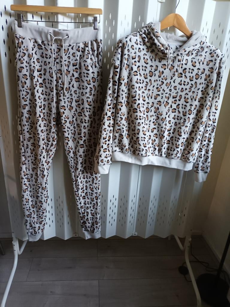 Leopardprint Homewear Set S/M - Hoodie & Joggingbroek, Homewear, Ophalen of Verzenden, Zo goed als nieuw, Beige