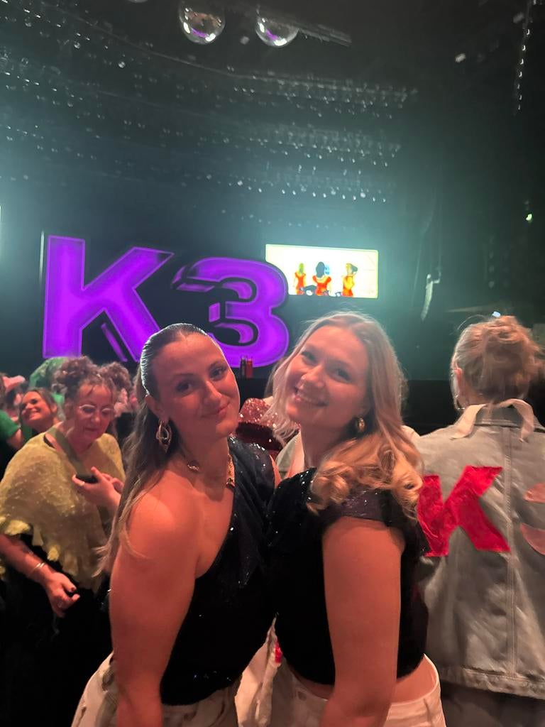 2x staanplaatsen, Twee personen, April