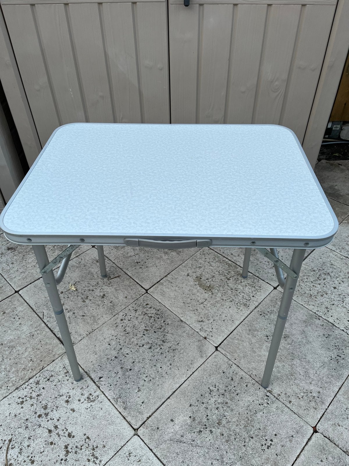 Handige opvouwbare kampeertafel - 75 x 55 cm, Ophalen, Gebruikt, Campingtafel
