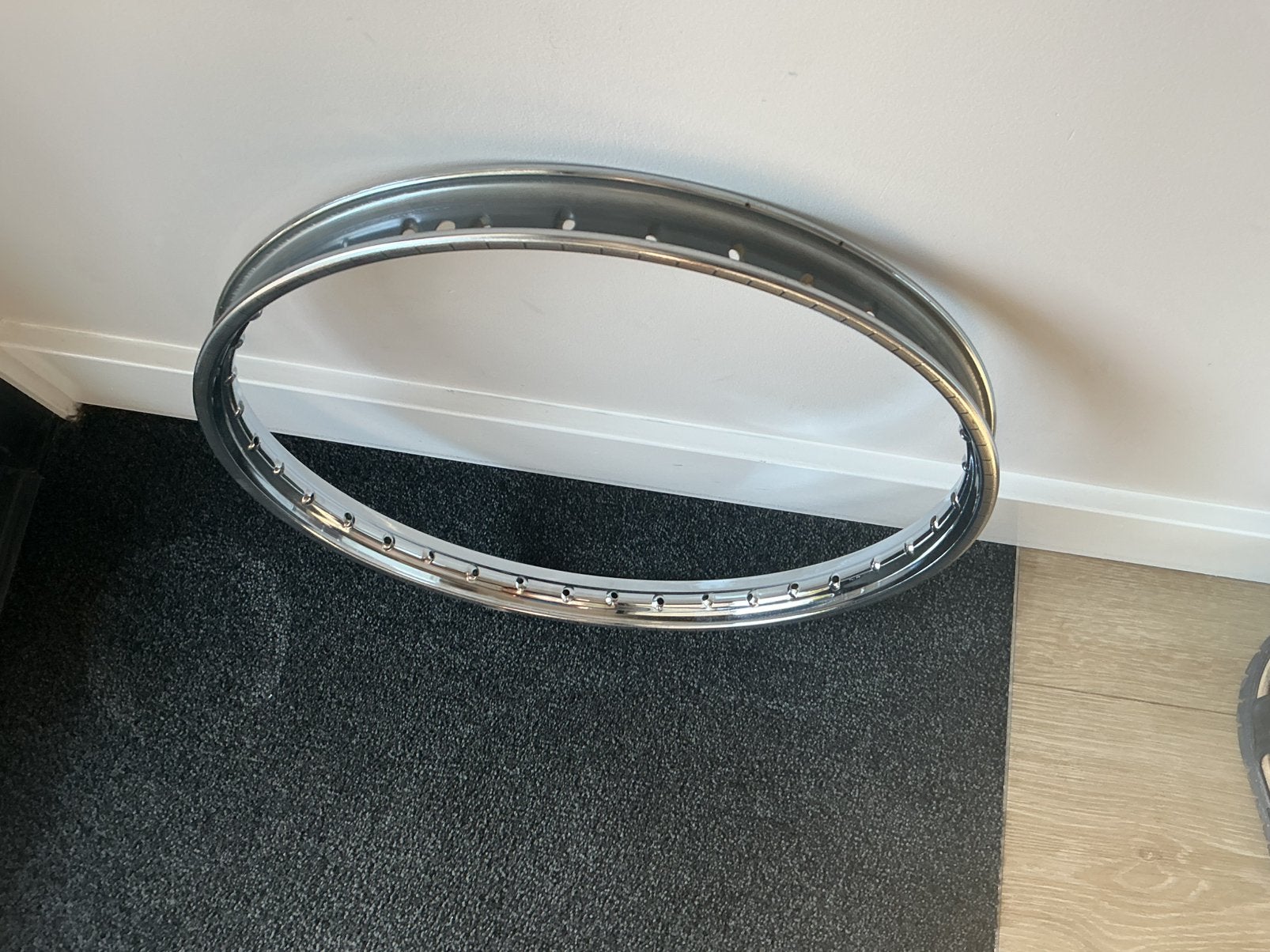 NOS 17 INCH VELG MET DE STREEPJES , SILVERSEAL? NIEUWSTAAT, Ophalen of Verzenden, Nieuw, Frame, Overige merken