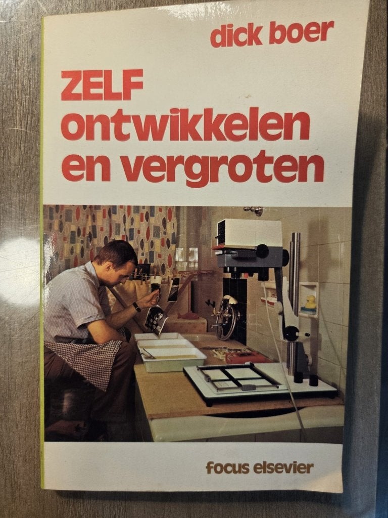 Zelf ontwikkelen en vergroten/ Dick Boer, Boeken, Gelezen, Dick Boer, Ophalen of Verzenden, Techniek