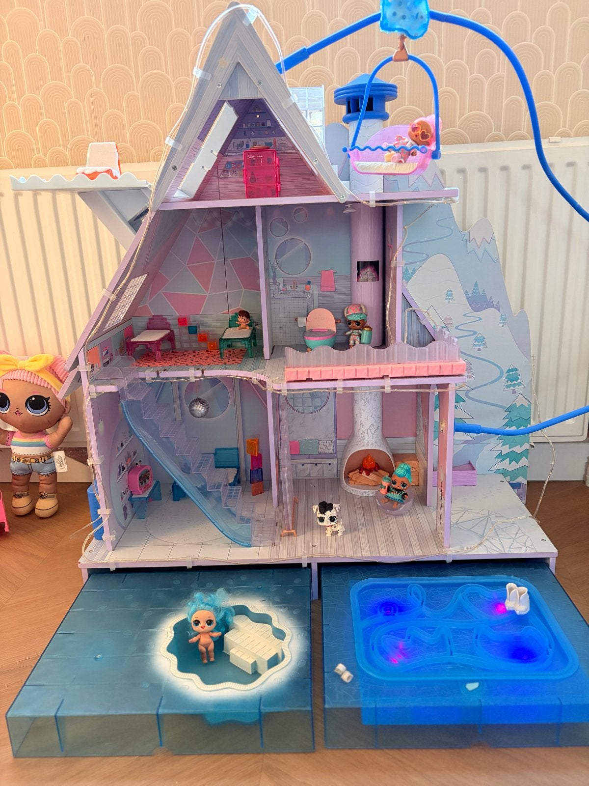 LOL Surprise Winter Chalet Deluxe XL huis poppenhuis, Kinderen en Baby's, Speelgoed | Poppenhuizen, Ophalen, Gebruikt, Poppenhuis