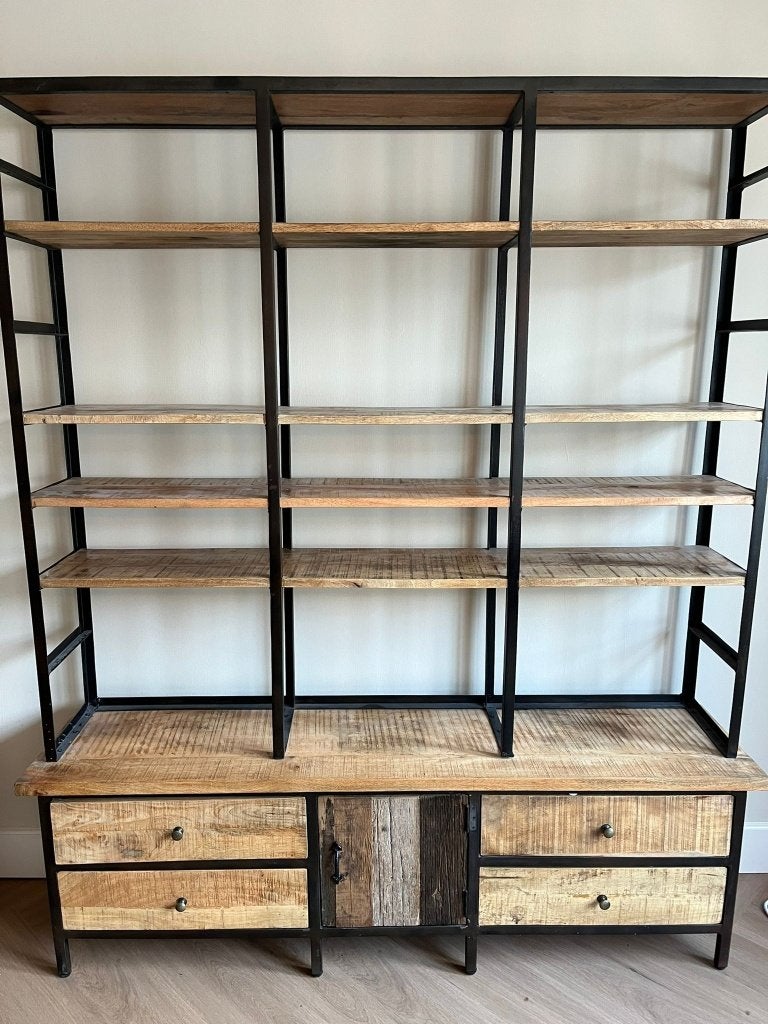 Wandkast hout - natuurlijke en robuuste uitstraling, Antiek en Kunst, Antiek | Meubels | Kasten, Ophalen