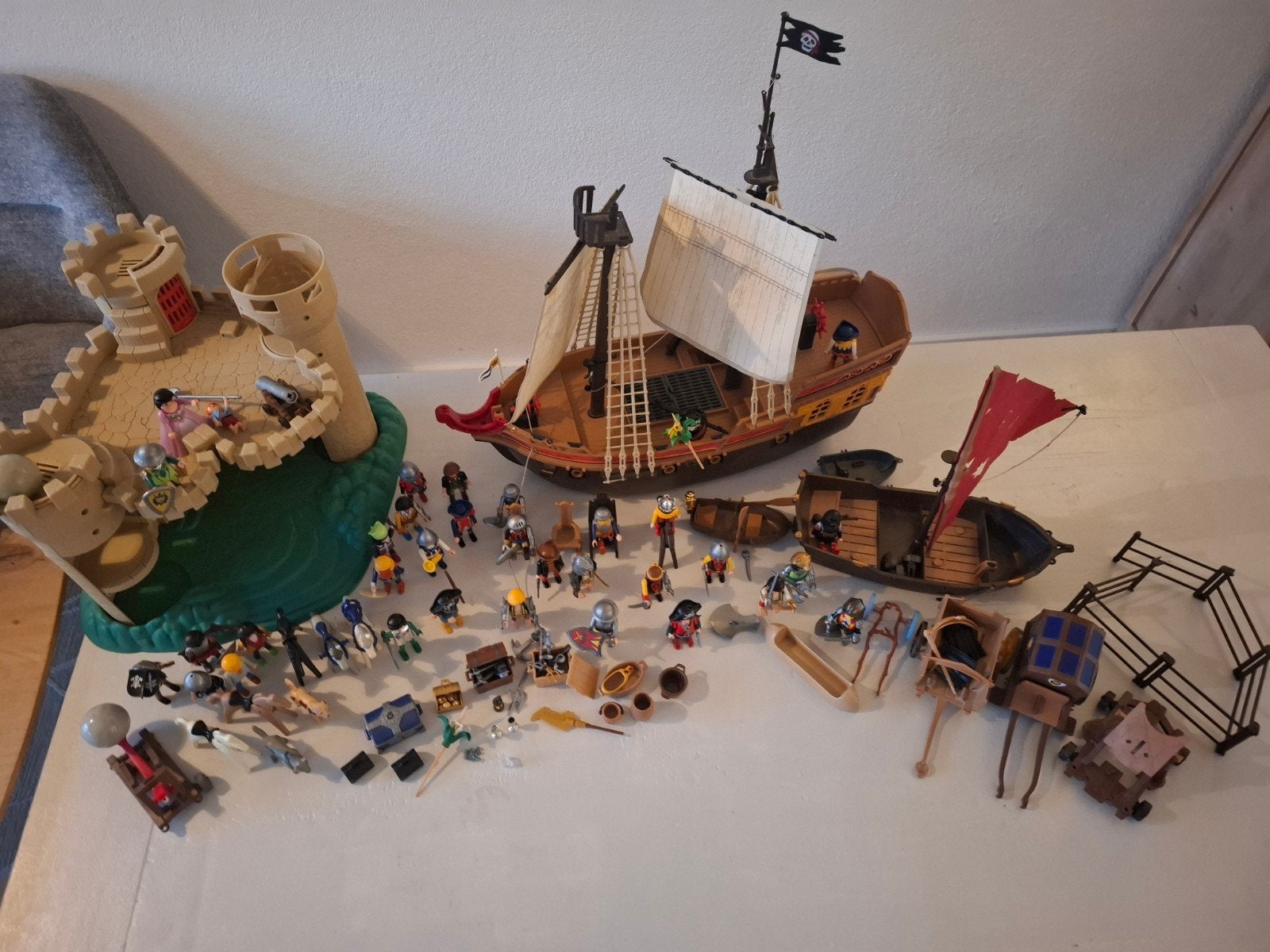 Foto 9 van Grote Playmobil set: Kasteel, schepen en veel figuren