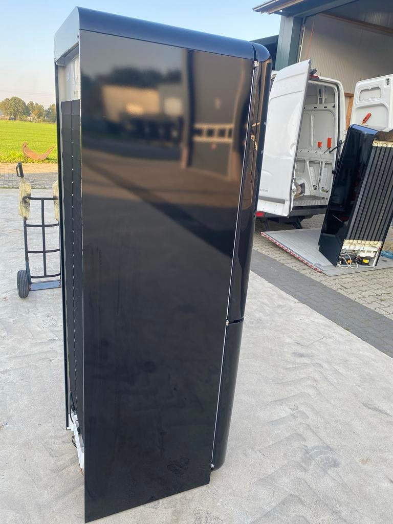 Smeg Koelkast met Aparte Vriezer - Zwart Design, Witgoed en Apparatuur, Bella, 200 liter of meer, 60 cm of meer, Met aparte vriezer