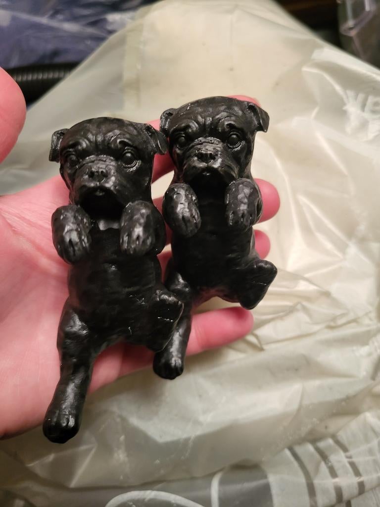 2 zwarte bloempot hangers mopshond, Ophalen of Verzenden, Zo goed als nieuw, Dier