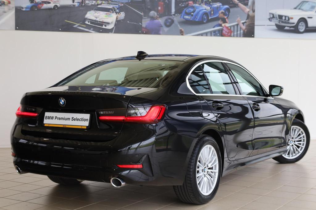 BMW 3 Serie Sedan 320i | Elektrische Trekhaak | Head-Up, Automaat, 1998 cc, Gebruikt, Met garantie (alle)