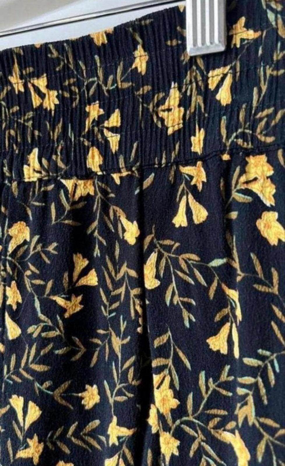 Zara zwart met geel gebloemd rokje met binnenbroekje, Maat 38/40 (M), Ophalen of Verzenden, Zo goed als nieuw, Boven de knie