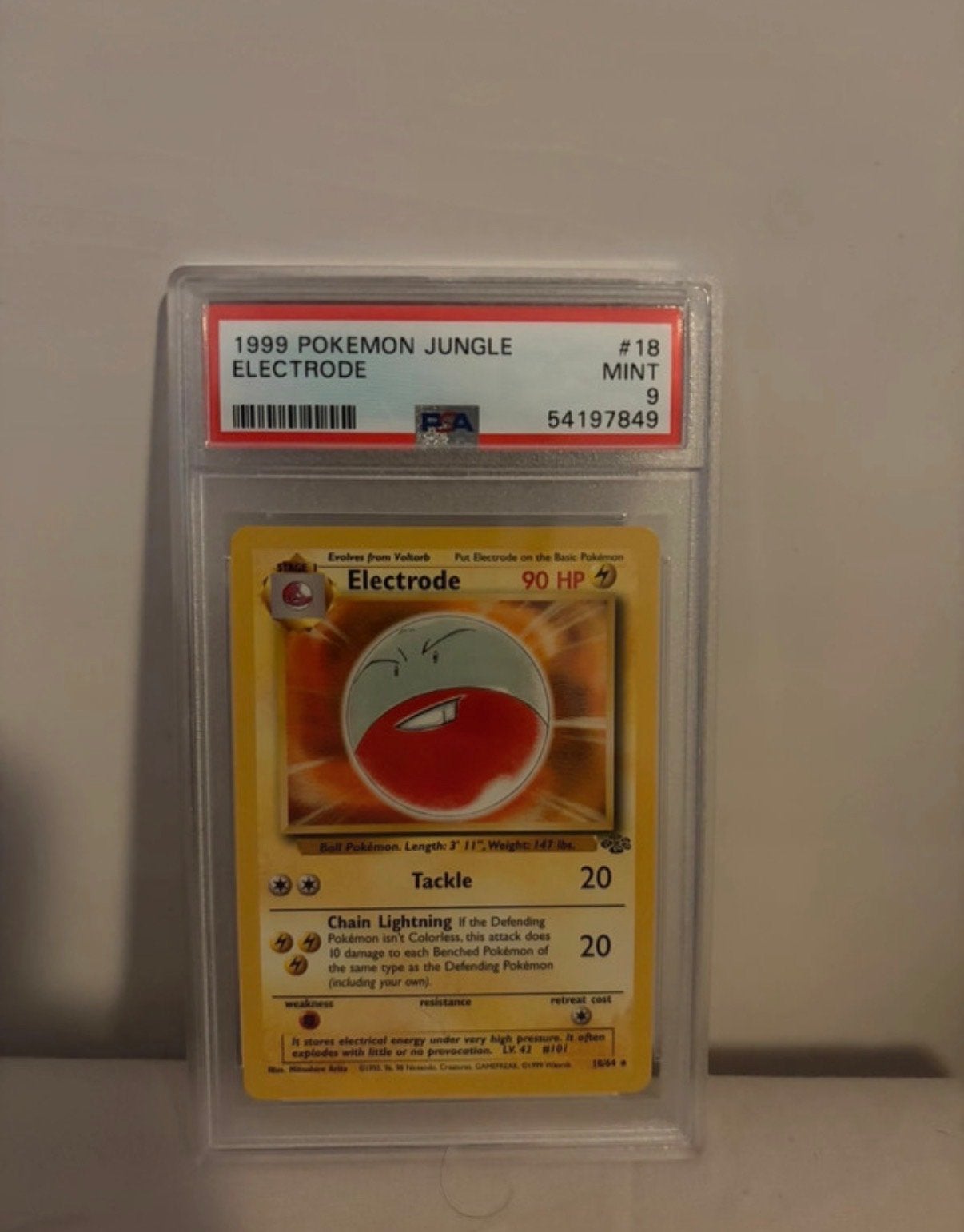 PSA 9 MINT 1999 Pokémon Jungle Electrode #18, Ophalen of Verzenden, Zo goed als nieuw, Losse kaart