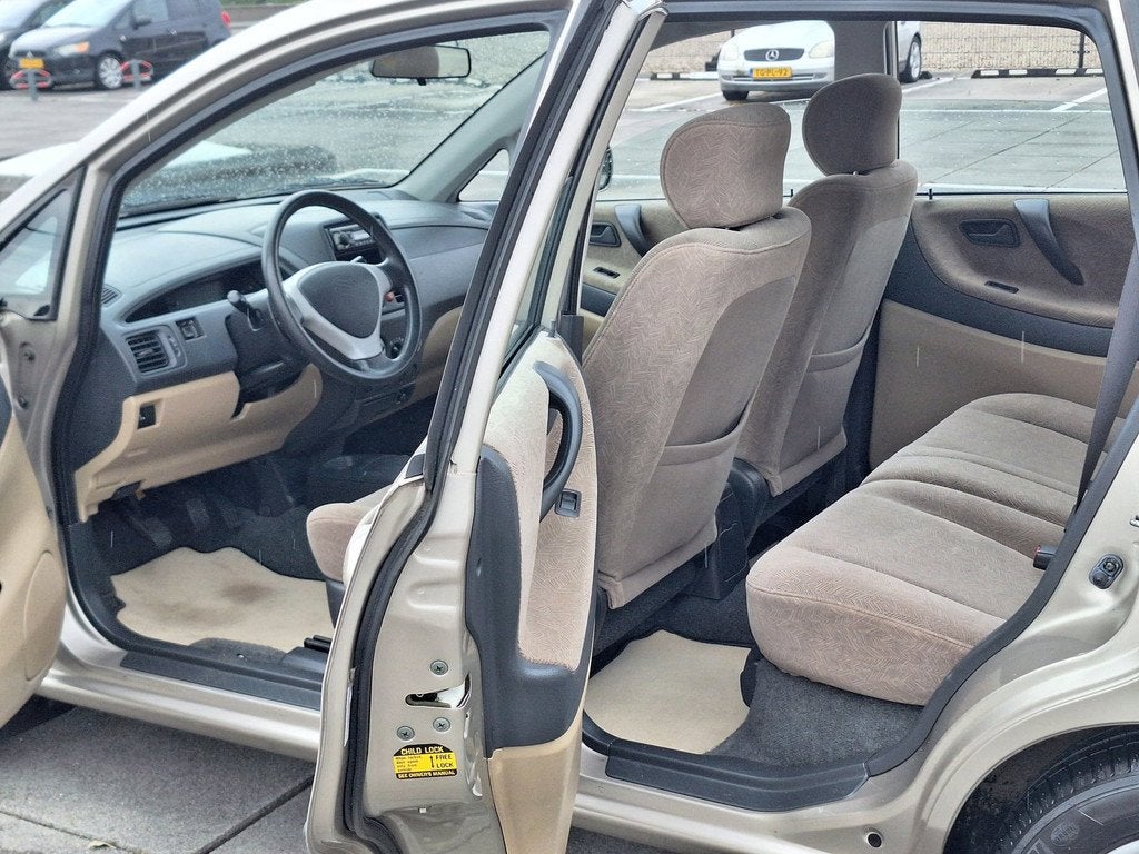 Suzuki Liana €2250,-1.6 GLX Apk 07/2027 Airco + Trekhaak, Auto's, Suzuki, Voorwielaandrijving, Stof, Gebruikt, Beige
