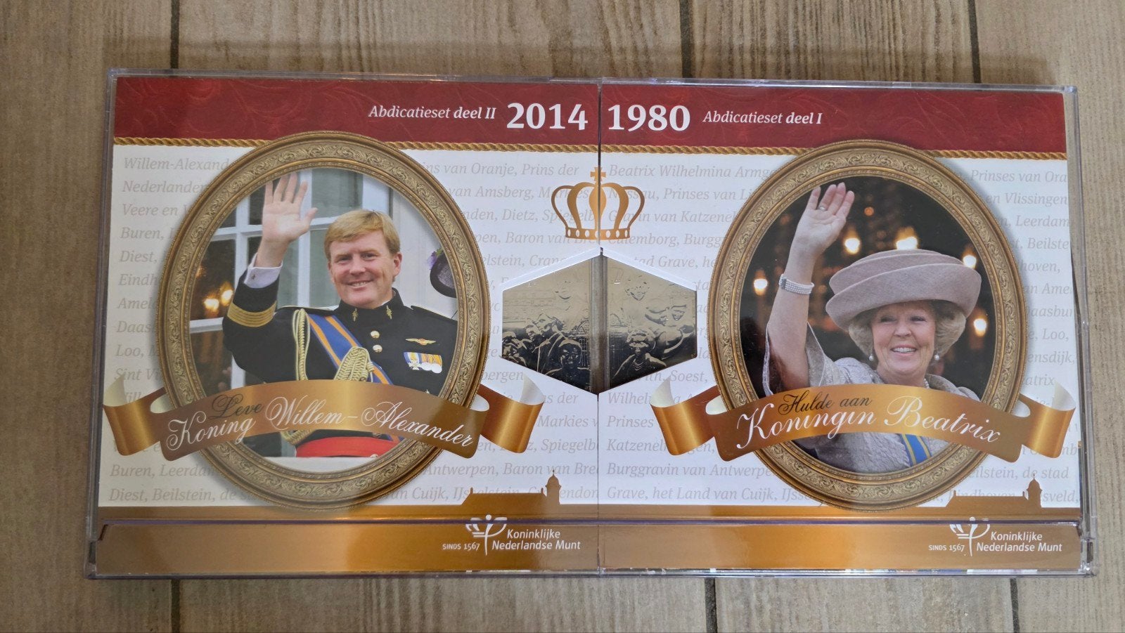 KNM Abdicatieset deel 1&2, Postzegels en Munten, Ophalen of Verzenden, Koningin Beatrix