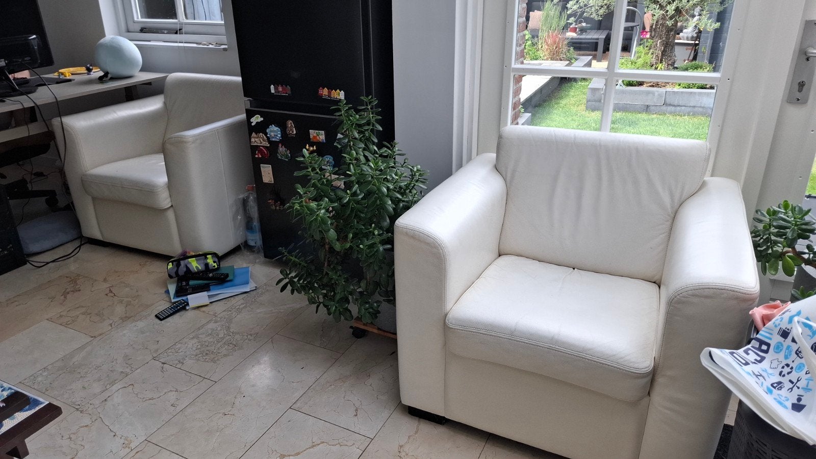 Comfortabele witte leren fauteuil - Zo goed als nieuw, Ophalen, Modern, Comfortabel, Zo goed als nieuw, 75 tot 100 cm