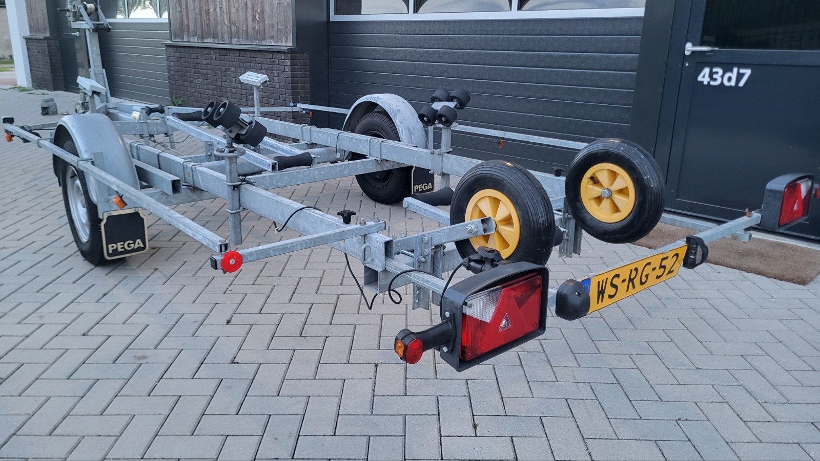 Aanhanger Trailer Boottrailer geremd ZB1800 1800 -600 Pega, Watersport en Boten, Rubberboten, 15 pk, Brig, Zo goed als nieuw, 3 m