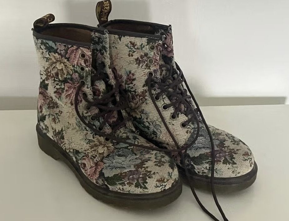 Dr Martens laarsjes in nieuwstaat, Kleding | Dames, Schoenen, Beige, Lage of Enkellaarzen, Ophalen of Verzenden, Dr. Martens
