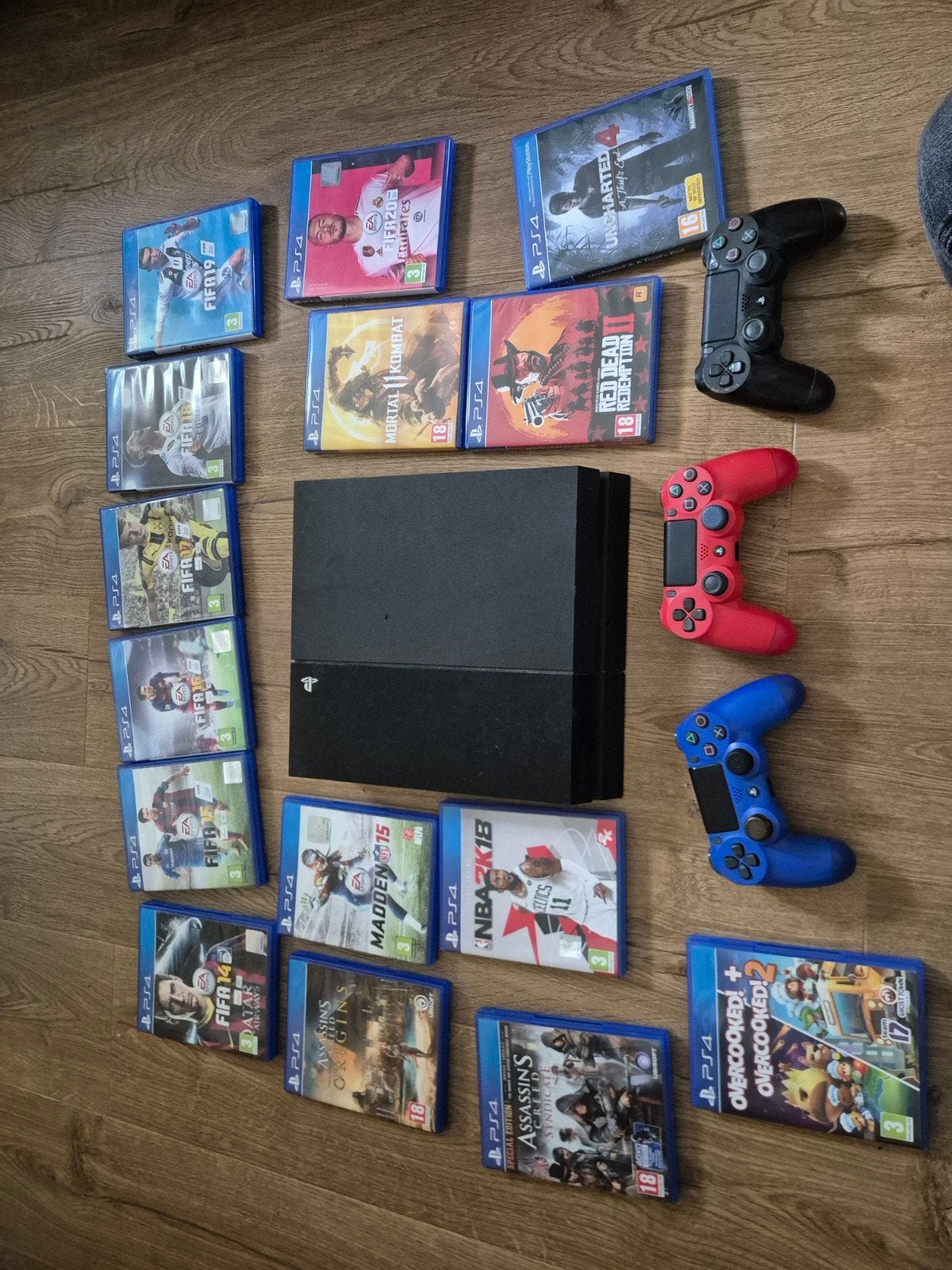 PS4 Slim met 3 controllers en 15 games, Ophalen, Vanaf 18 jaar, Overige genres, Zo goed als nieuw
