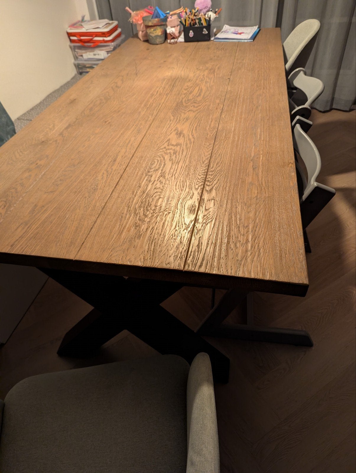 Grote eettafel met houten blad en metalen poten, Huis en Inrichting, Overige houtsoorten, Gebruikt, 100 tot 150 cm, 200 cm of meer