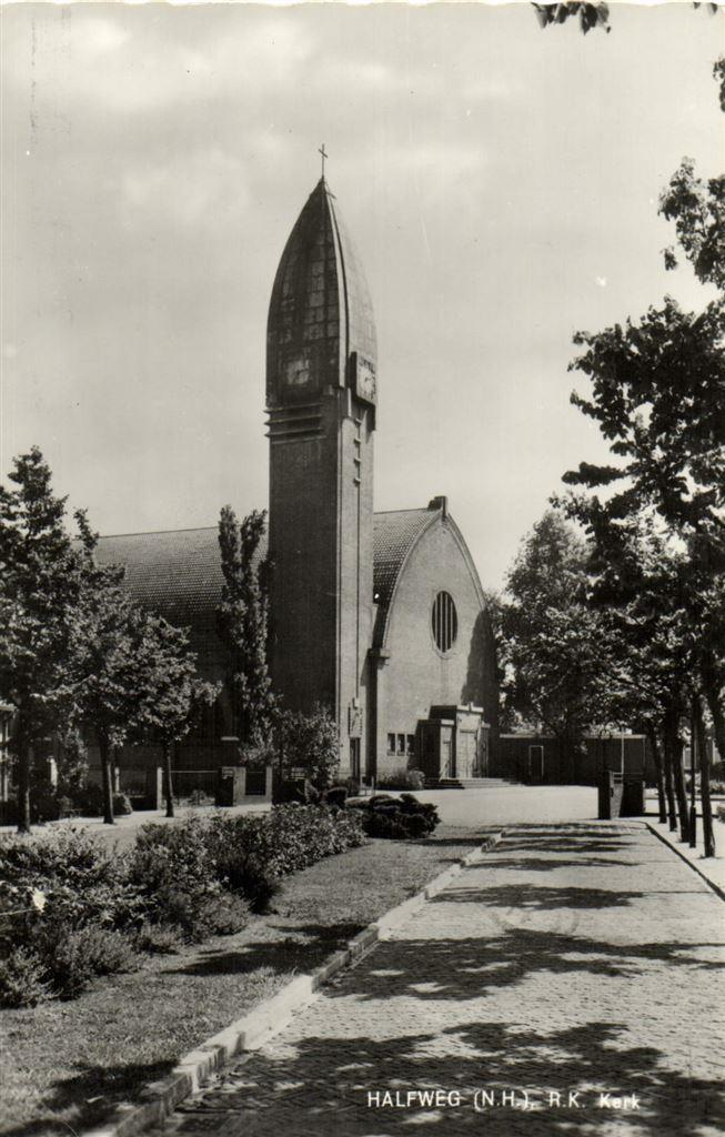 Halfweg [N.H.], R.K. Kerk - 1964 gelopen, Verzamelen, Ansichtkaarten | Nederland, Gelopen, Noord-Brabant, Voor 1920, Ophalen of Verzenden