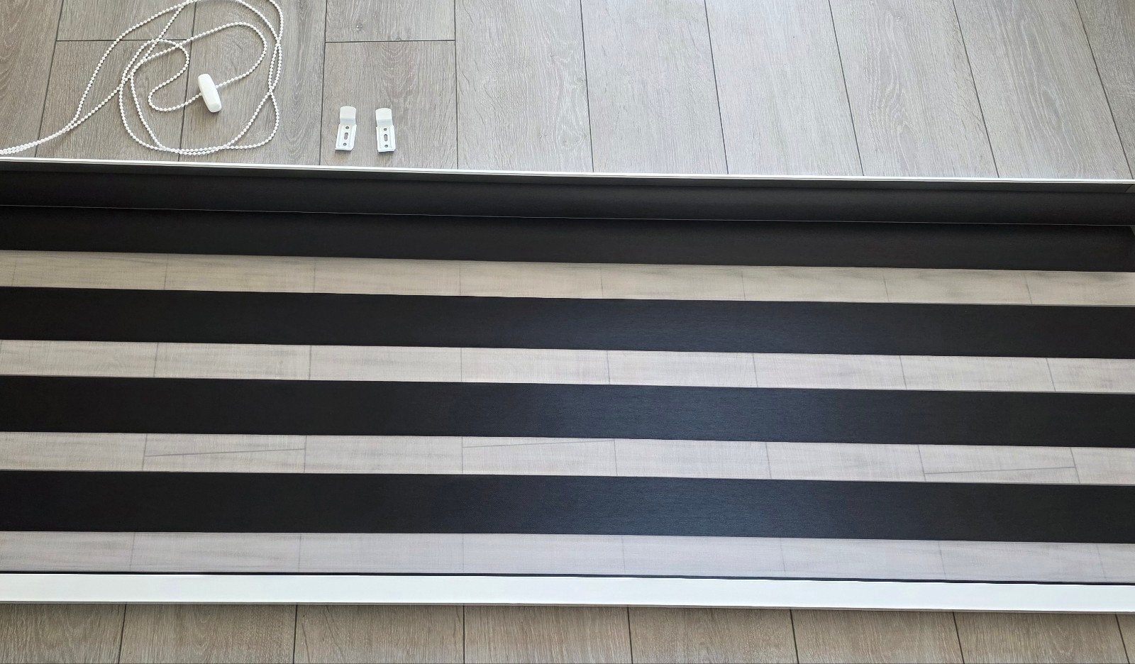 Zwart Duo Rolgordijn 160x175cm met Montageclips, Ophalen, Inclusief montageonderdelen, Duo rolgordijn, Zwart