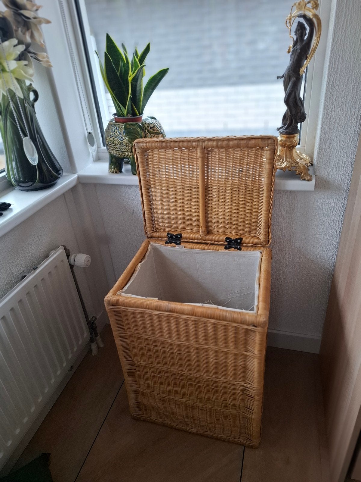 Decoratieve rieten wasmand 62 x 50 cm met deksel, Huis en Inrichting, Gevlochten, Mand, Vierkant, Ophalen of Verzenden