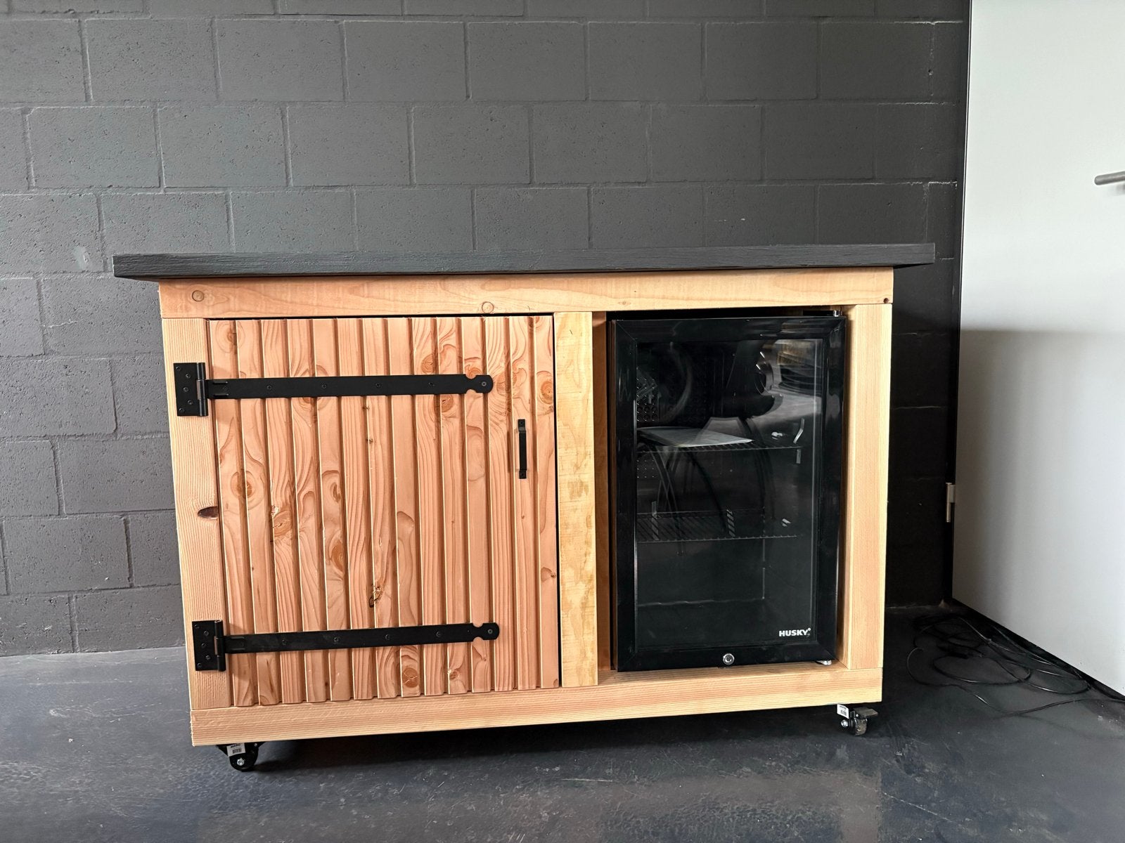 Maatwerk Buitenkeuken met koelkast., Tuin en Terras, Buitenkeukens, Ophalen of Verzenden, Gebruikt, Houtskool
