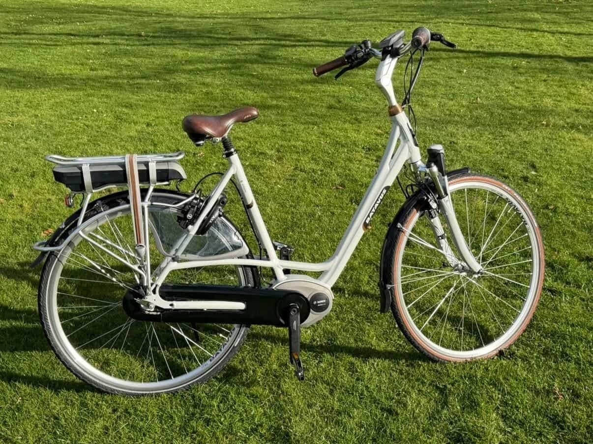 Zeer nette E-bike Batavus Milano Bosch Middenmotor, Fietsen en Brommers, Elektrische fietsen, 55 tot 59 cm, Ophalen, Gebruikt
