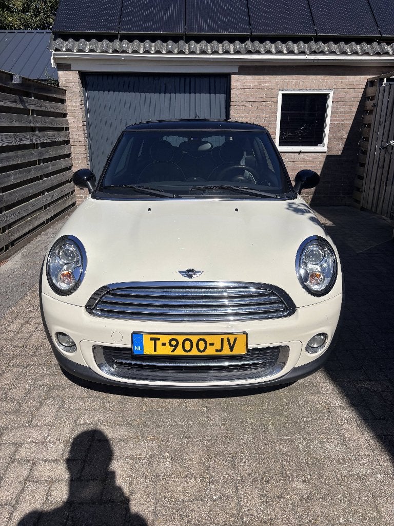 Mini Cooper 2011 Wit | 145.860KM | Luxe uitvoering, Voorwielaandrijving, 40 €/maand, Zwart, 4 cilinders