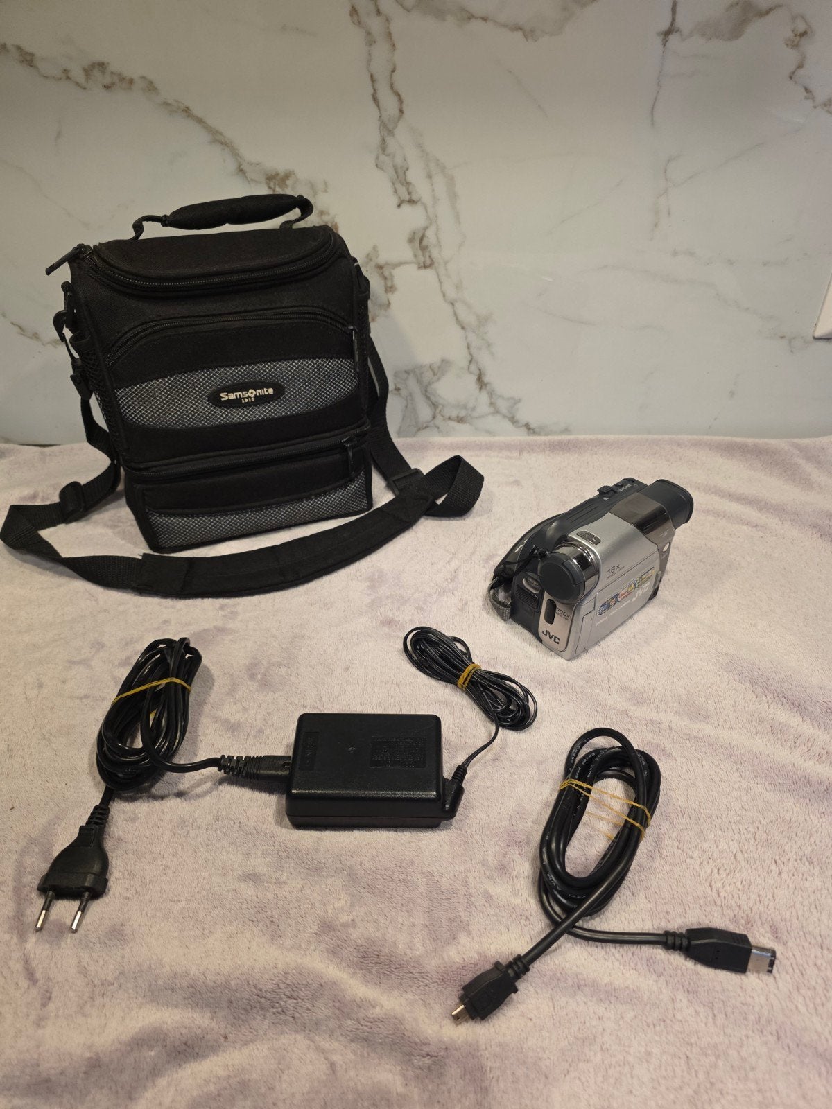 JVC GR-D225E MiniDV camcorder complete set, Audio, Tv en Foto, Videocamera's Digitaal, Mini dv, JVC, Ophalen of Verzenden, Zo goed als nieuw