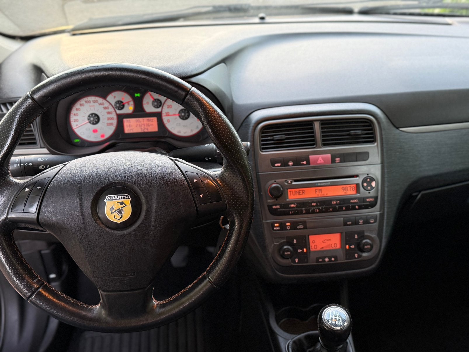 Fiat Punto, Voorwielaandrijving, Stof, 40 €/maand, Zwart