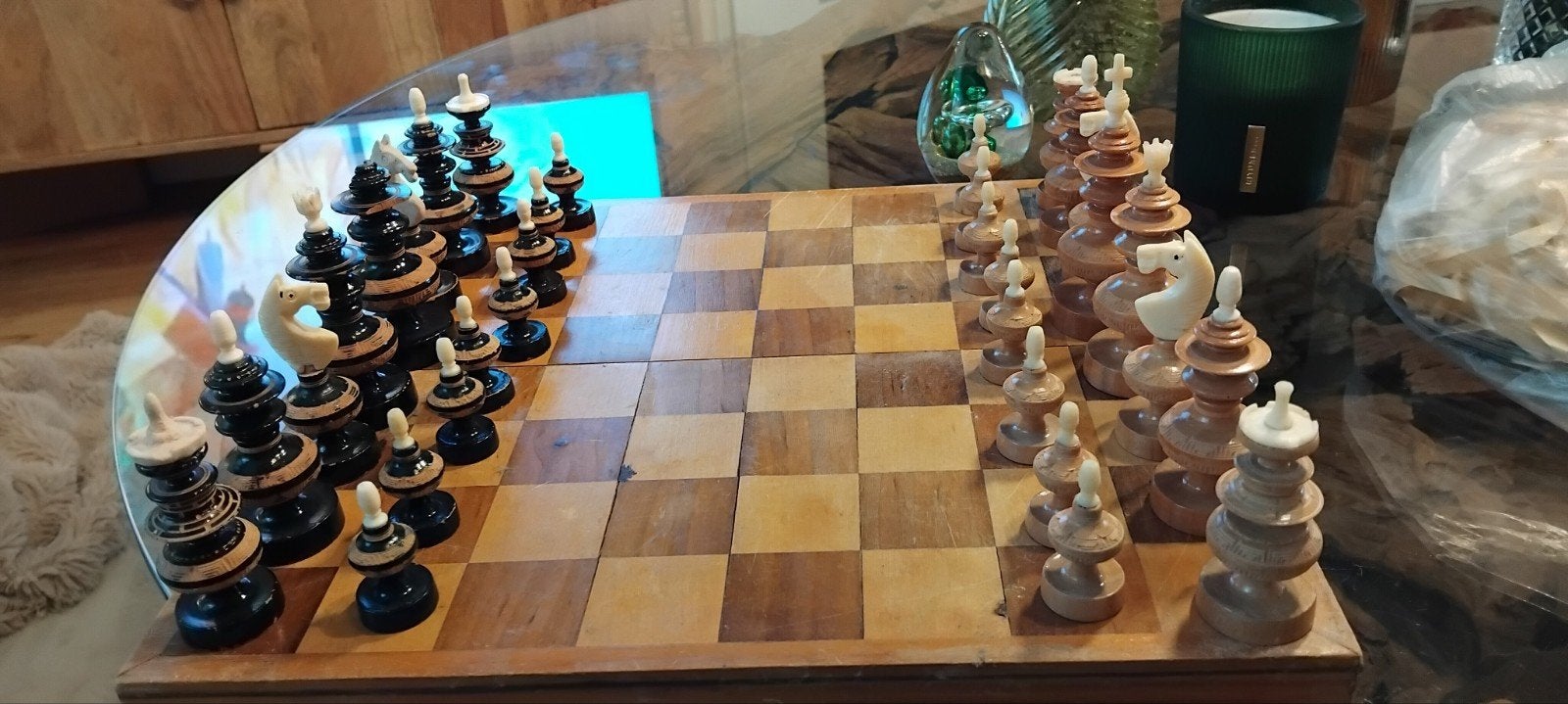 Uniek handgemaakt schaakspel met houten bord, Een of twee spelers, Ophalen of Verzenden, Gebruikt