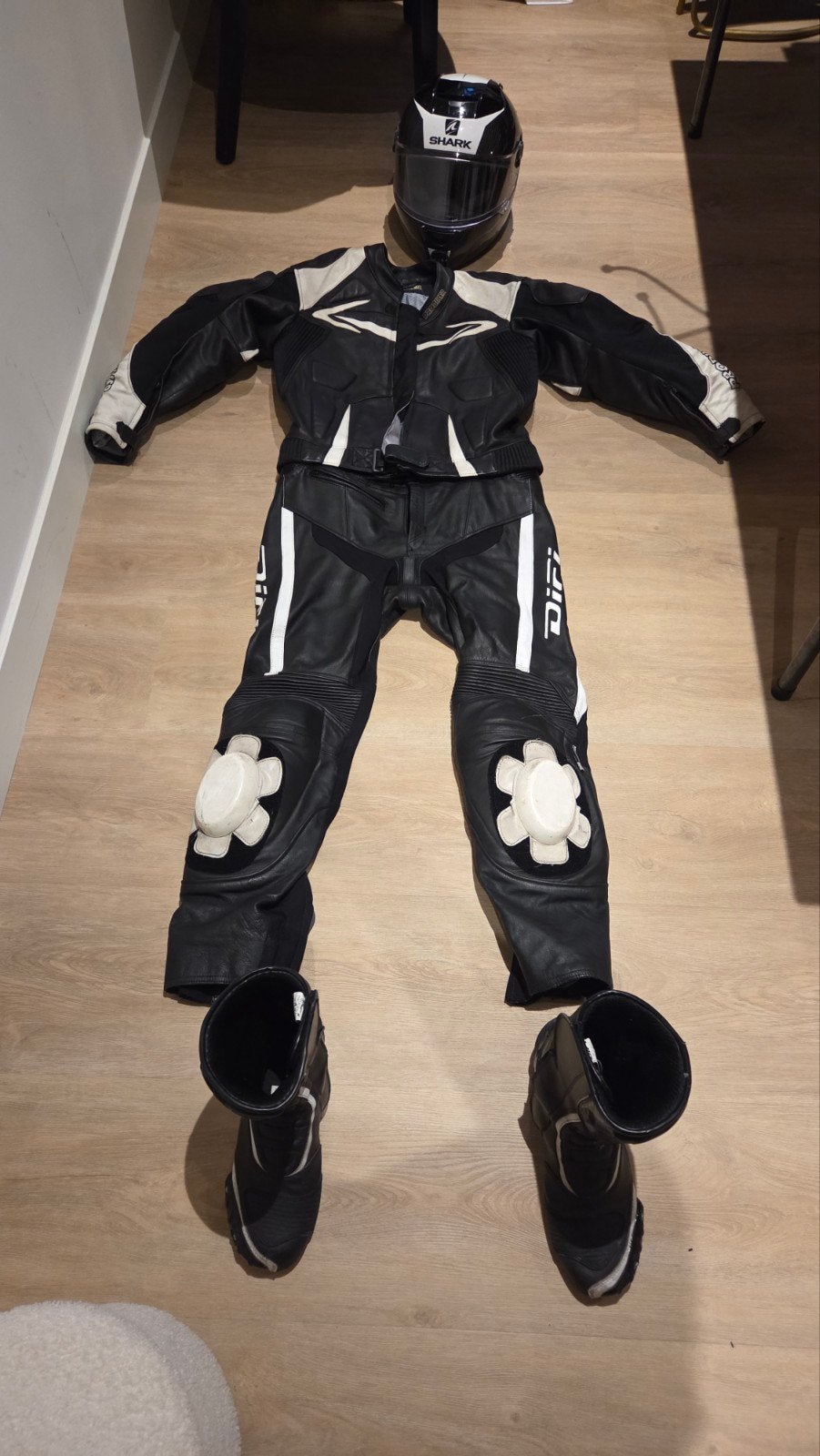 leren combipak (jas en broek) met helm en laarzen, Motoren, Kleding | Motorkleding, Ophalen of Verzenden, Tweedehands, Combipak