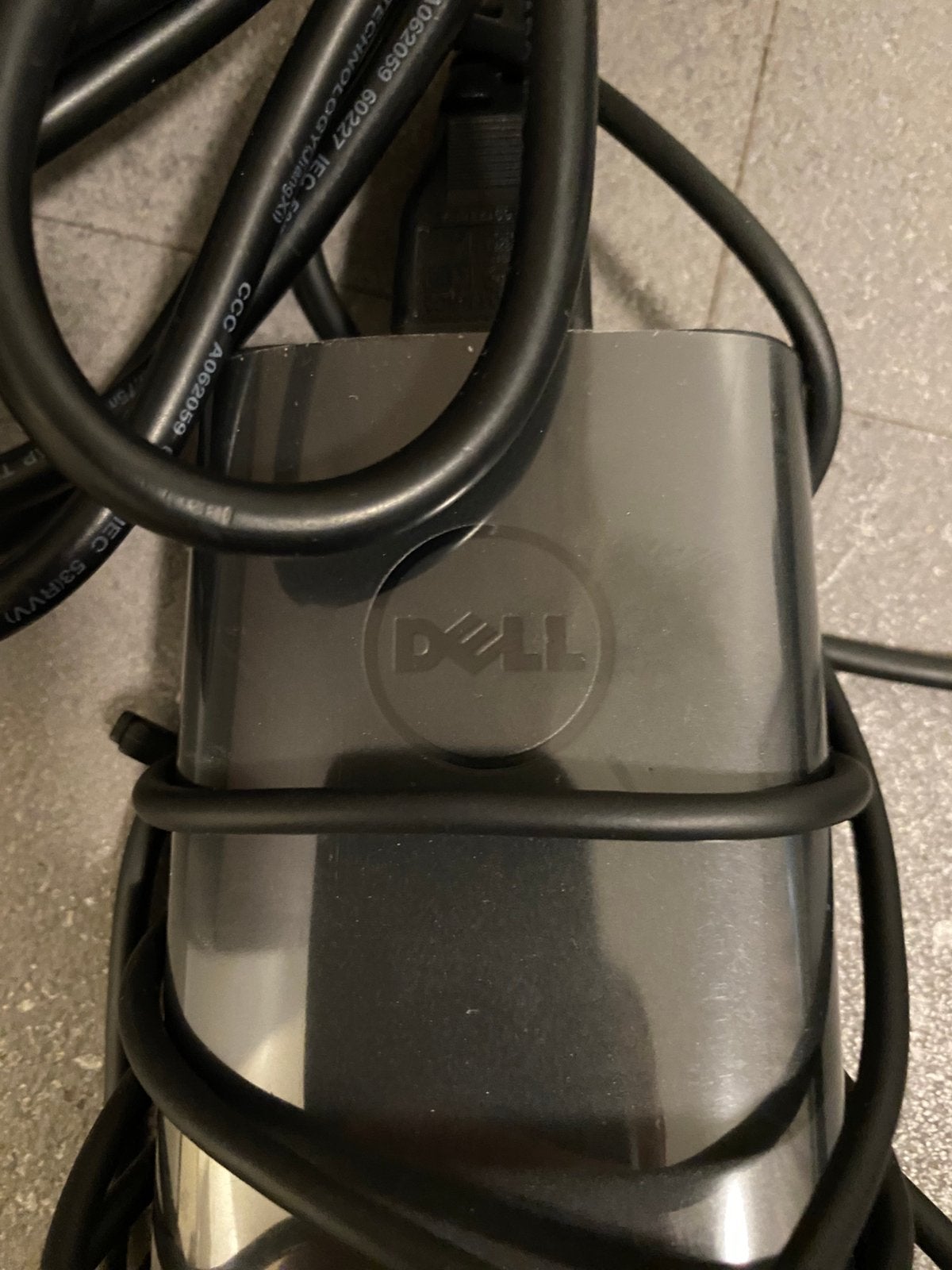 DELL oplader, Computers en Software, Laptop-opladers, Ophalen of Verzenden, Zo goed als nieuw