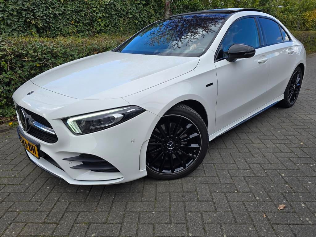MERCEDES A250E AMG EDITION 218 PK, Auto's, 4 cilinders, 160 pk, Wit, Sedan