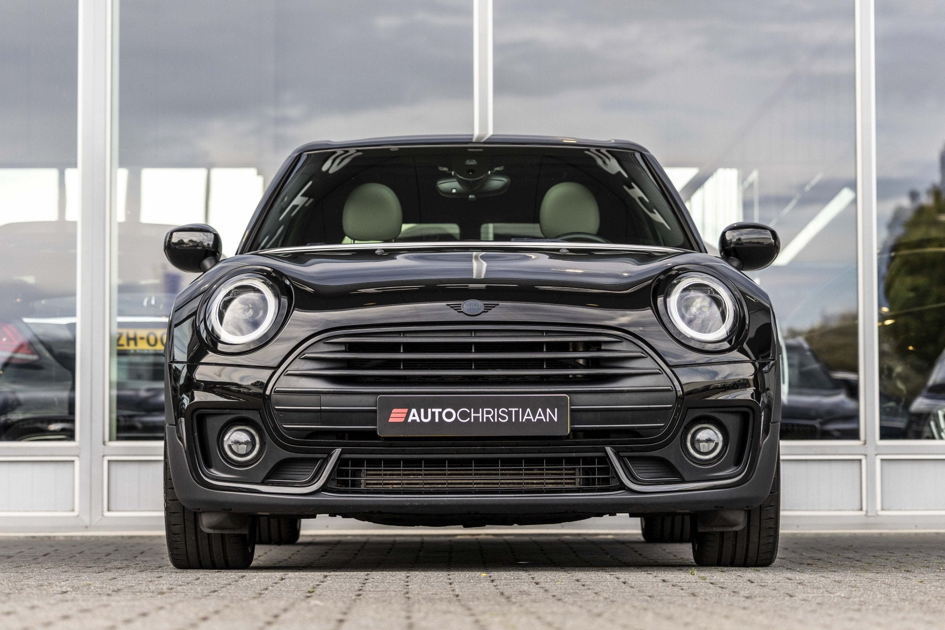 MINI Clubman 1.5 Cooper John Cooper Works | Pano | 19" | Cam, 12 maanden, 136 pk, Gebruikt, Zwart